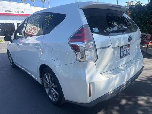 2015 Toyota Prius v Five