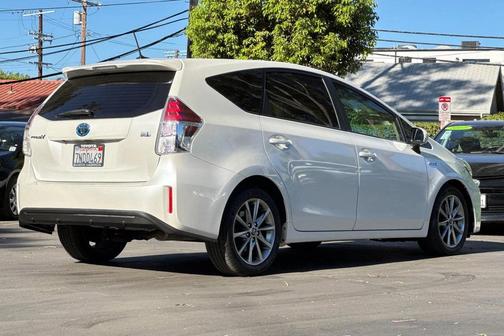 2015 Toyota Prius v Five