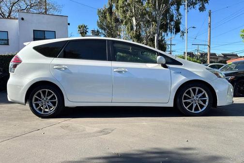 2015 Toyota Prius v Five