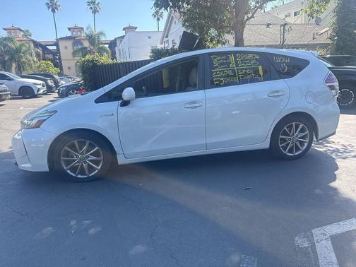 2015 Toyota Prius v Five