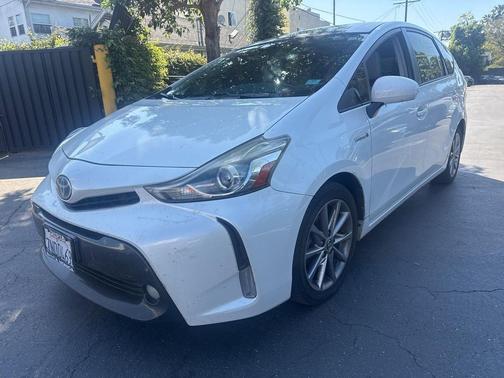 2015 Toyota Prius v Five