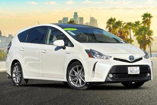 2015 Toyota Prius v Five
