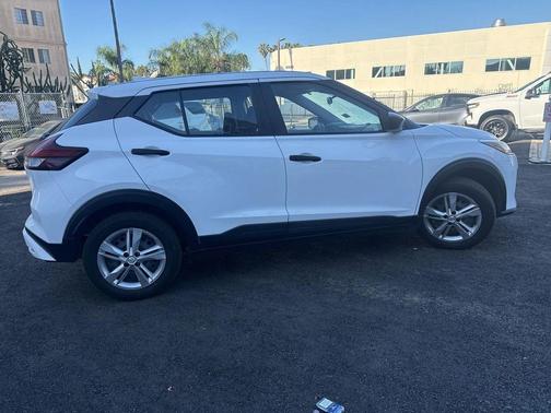 2023 Nissan Kicks S