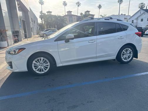 Crystal White Pearl 2017 Subaru Impreza 2.0i Premium