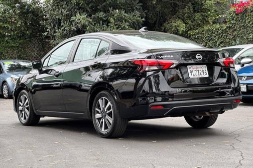Super Black 2024 Nissan Versa 1.6 SV