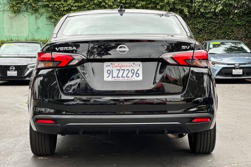 Super Black 2024 Nissan Versa 1.6 SV