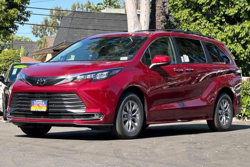 Ruby Flare Pearl 2026 Toyota Sienna XLE