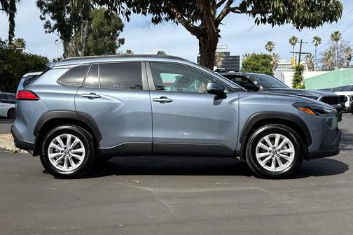 2024 Toyota Corolla Cross LE