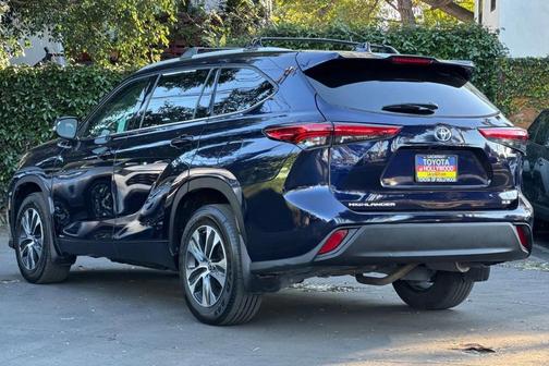 2022 Toyota Highlander Hybrid XLE