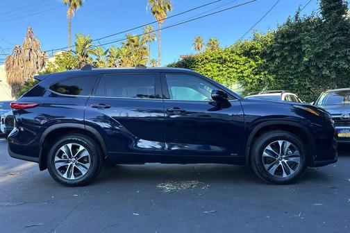 2022 Toyota Highlander Hybrid XLE