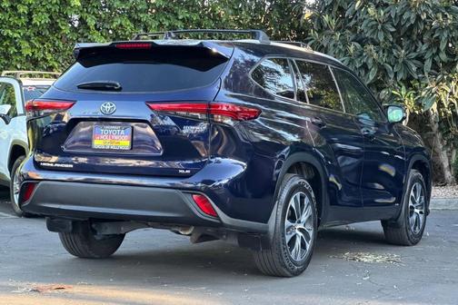 2022 Toyota Highlander Hybrid XLE