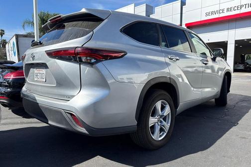 2025 Toyota Highlander LE