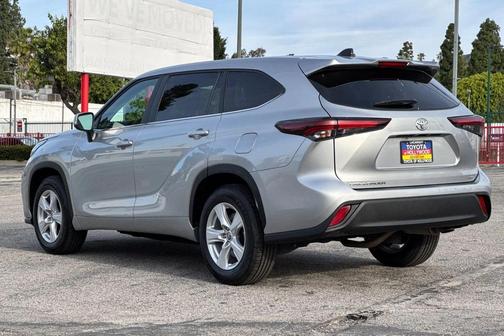 2025 Toyota Highlander LE