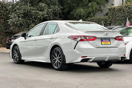 2024 Toyota Camry SE
