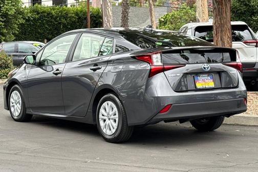 2022 Toyota Prius LE