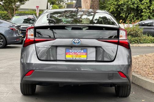 2022 Toyota Prius LE