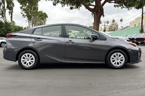 2022 Toyota Prius LE