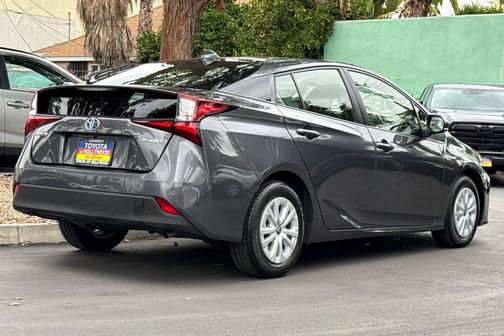2022 Toyota Prius LE