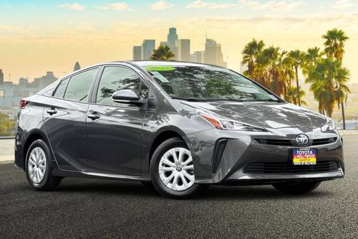 2022 Toyota Prius LE