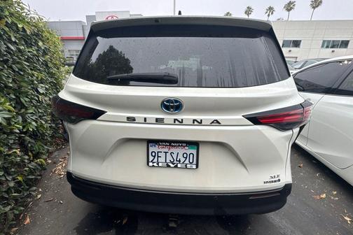 Blizzard Pearl 2021 Toyota Sienna XLE 8 Passenger