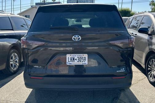 2024 Toyota Sienna LE