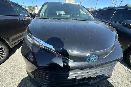 2024 Toyota Sienna LE