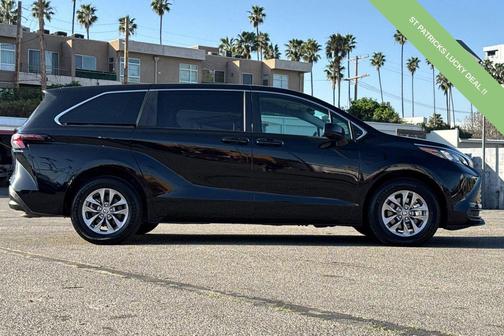 2024 Toyota Sienna LE