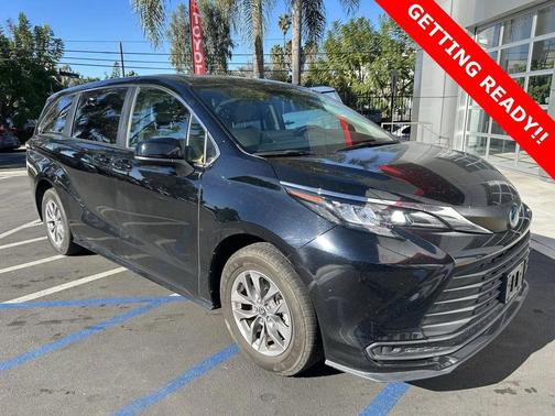 2024 Toyota Sienna LE