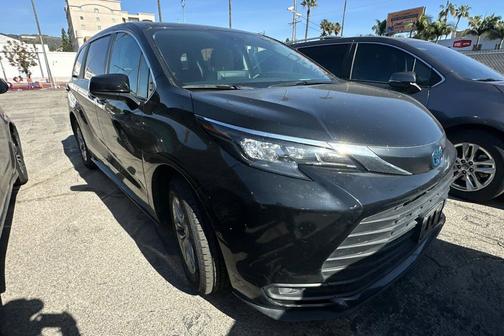 2024 Toyota Sienna LE