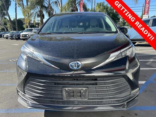 2024 Toyota Sienna LE