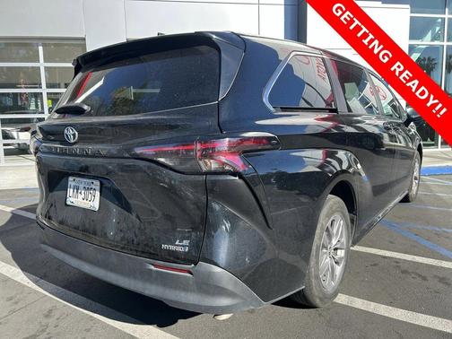 2024 Toyota Sienna LE