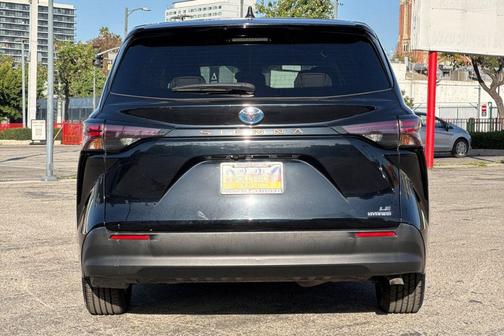 2024 Toyota Sienna LE