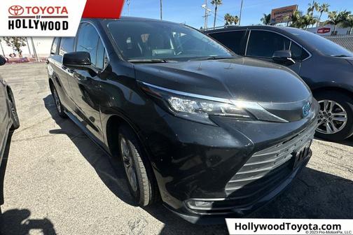 2024 Toyota Sienna LE
