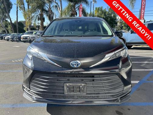 2024 Toyota Sienna LE