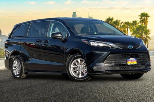 2024 Toyota Sienna LE