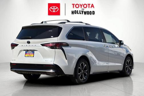 Wind Chill Pearl 2026 Toyota Sienna Platinum