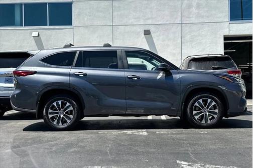 2023 Toyota Highlander Hybrid XLE