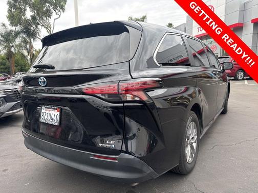 2022 Toyota Sienna LE