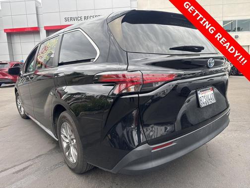 2022 Toyota Sienna LE