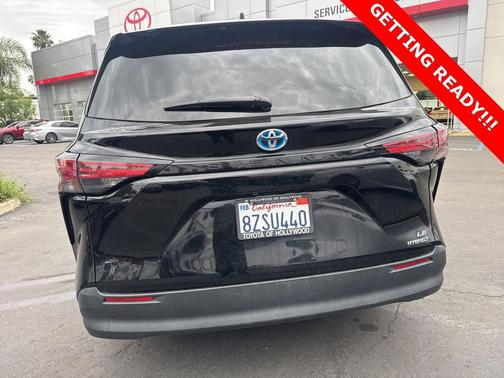2022 Toyota Sienna LE