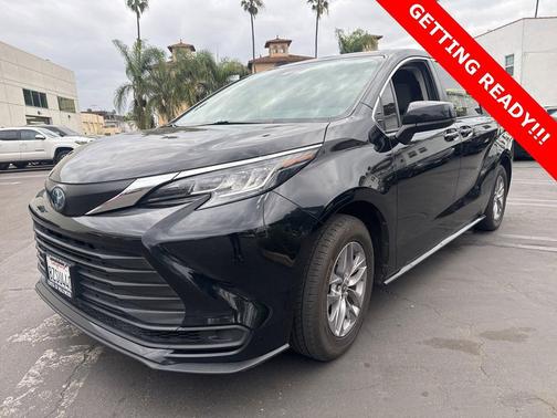 2022 Toyota Sienna LE