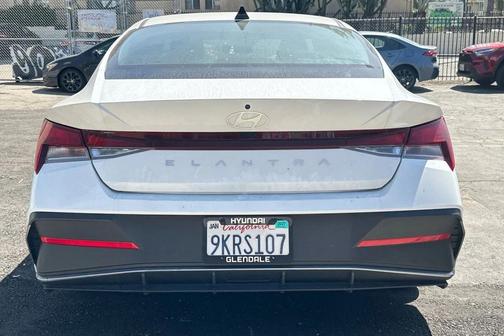 2024 Hyundai ELANTRA SE