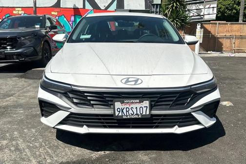 2024 Hyundai ELANTRA SE