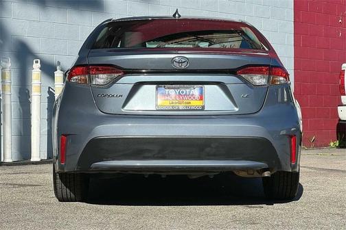 Photo 5 of 27 of 2021 Toyota Corolla LE