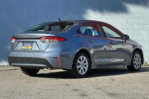 Photo 4 of 27 of 2021 Toyota Corolla LE