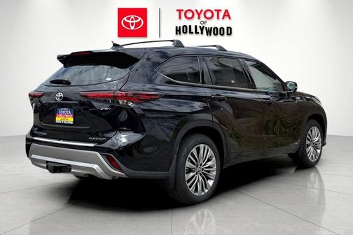 Midnight Black Metallic 2026 Toyota Highlander Hybrid Platinum