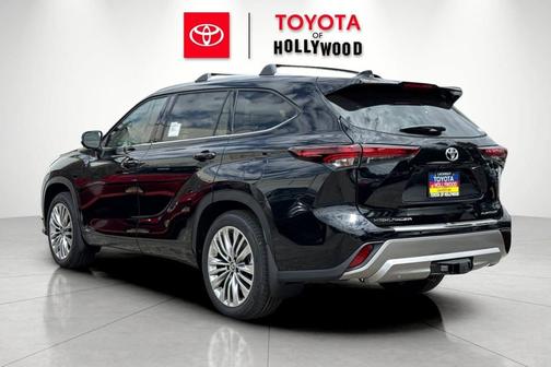 Midnight Black Metallic 2026 Toyota Highlander Hybrid Platinum