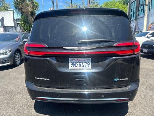 Diamond Black Crystal Pearlcoat 2024 Chrysler Pacifica Hybrid Select