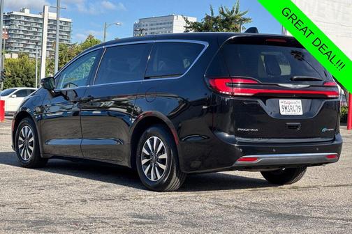Diamond Black Crystal Pearlcoat 2024 Chrysler Pacifica Hybrid Select