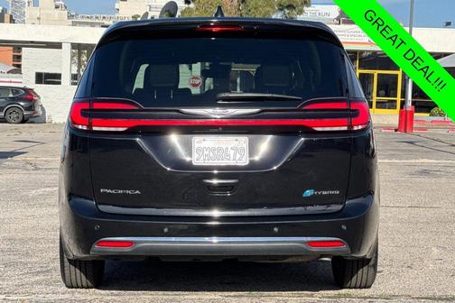 Diamond Black Crystal Pearlcoat 2024 Chrysler Pacifica Hybrid Select